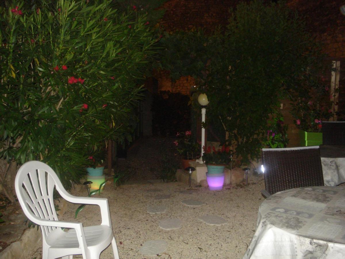 Locastillon Bagian luar foto